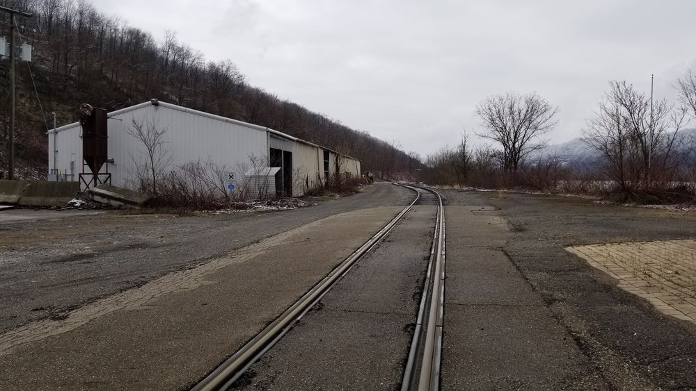 Crescent Brick: 687 Crescent Brick Dr, New Cumberland, WV 26047